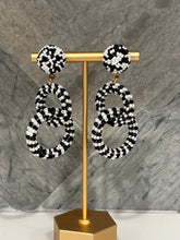 Load image into Gallery viewer, Black and White Seed Bead Earrings
