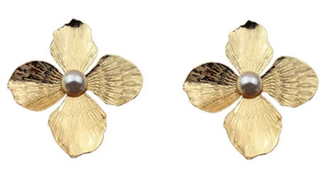 Polished Gold Flower Earrings
